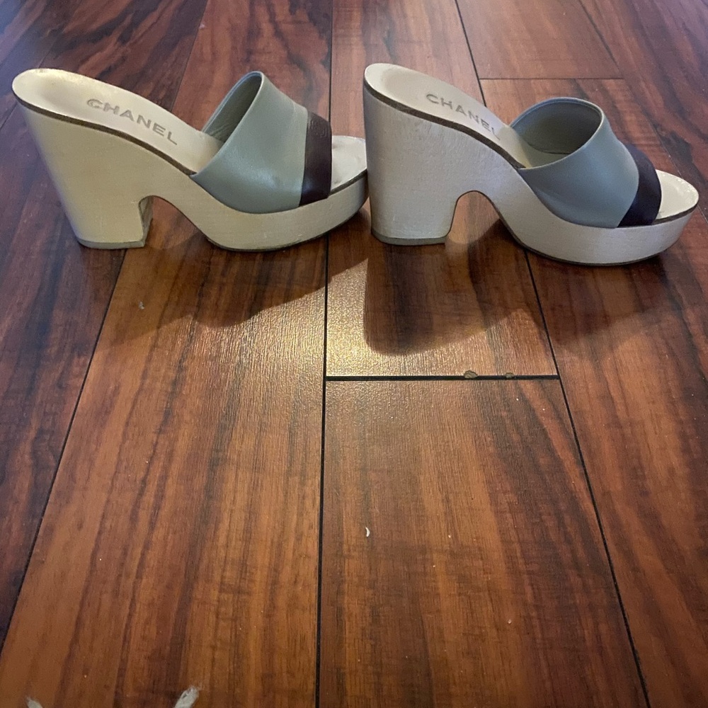 Chanel Women's Cream and Brown Slide Sandals - Picture 8 of 8